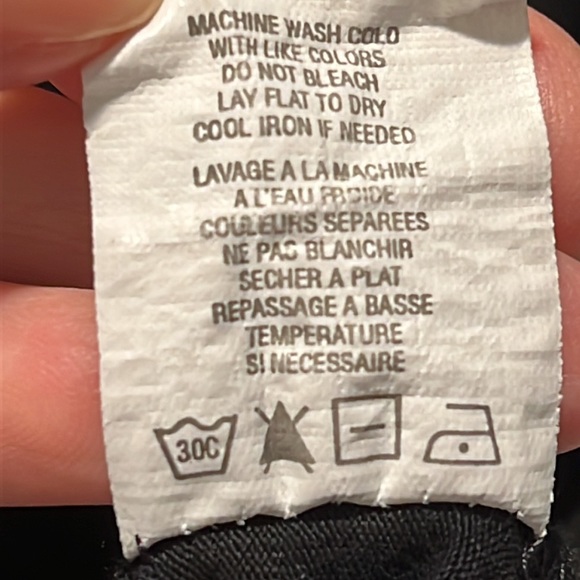 Vintage Theory Women’s Black V-Neck shorts ruffled front Fitted women’s Large - Picture 6 of 8